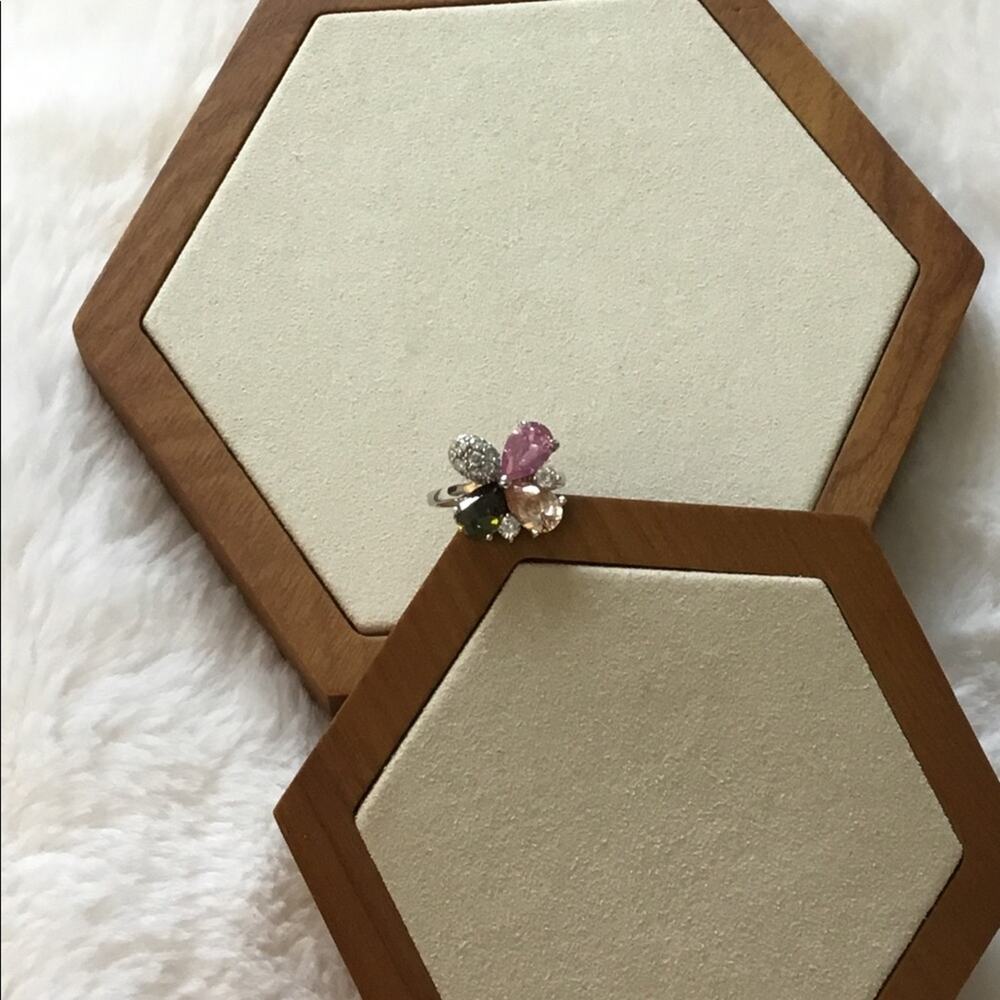 Multi-Crystals Flower Ring - Picture 2 of 6
